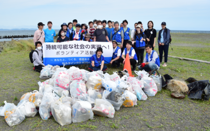神奈川県平塚市の海岸での清掃活動